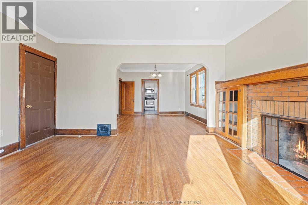 232-234 Giles, Windsor, ON - Indoor With Fireplace