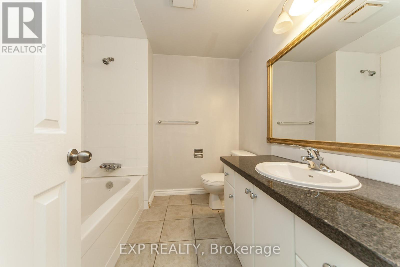 1447 Fleming Court, Oshawa, ON - Indoor Photo Showing Bathroom