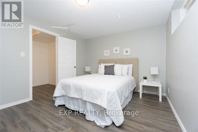 358 Adelaide Avenue E, Oshawa, ON - Indoor Photo Showing Bedroom