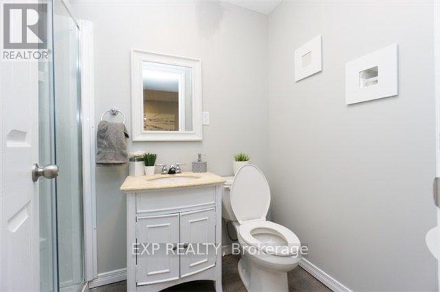 358 Adelaide Avenue E, Oshawa, ON - Indoor Photo Showing Bathroom