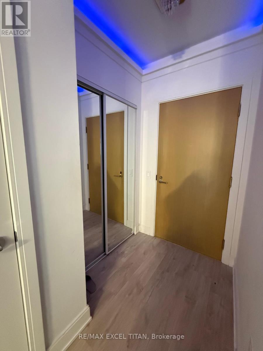 906 - 65 Annie Craig Drive, Toronto, ON - Indoor Photo Showing Other Room