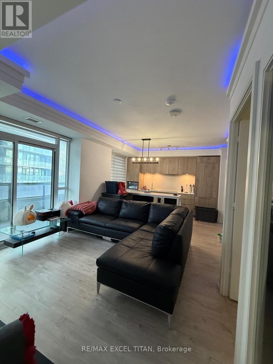 906 - 65 Annie Craig Drive, Toronto, ON - Indoor Photo Showing Living Room