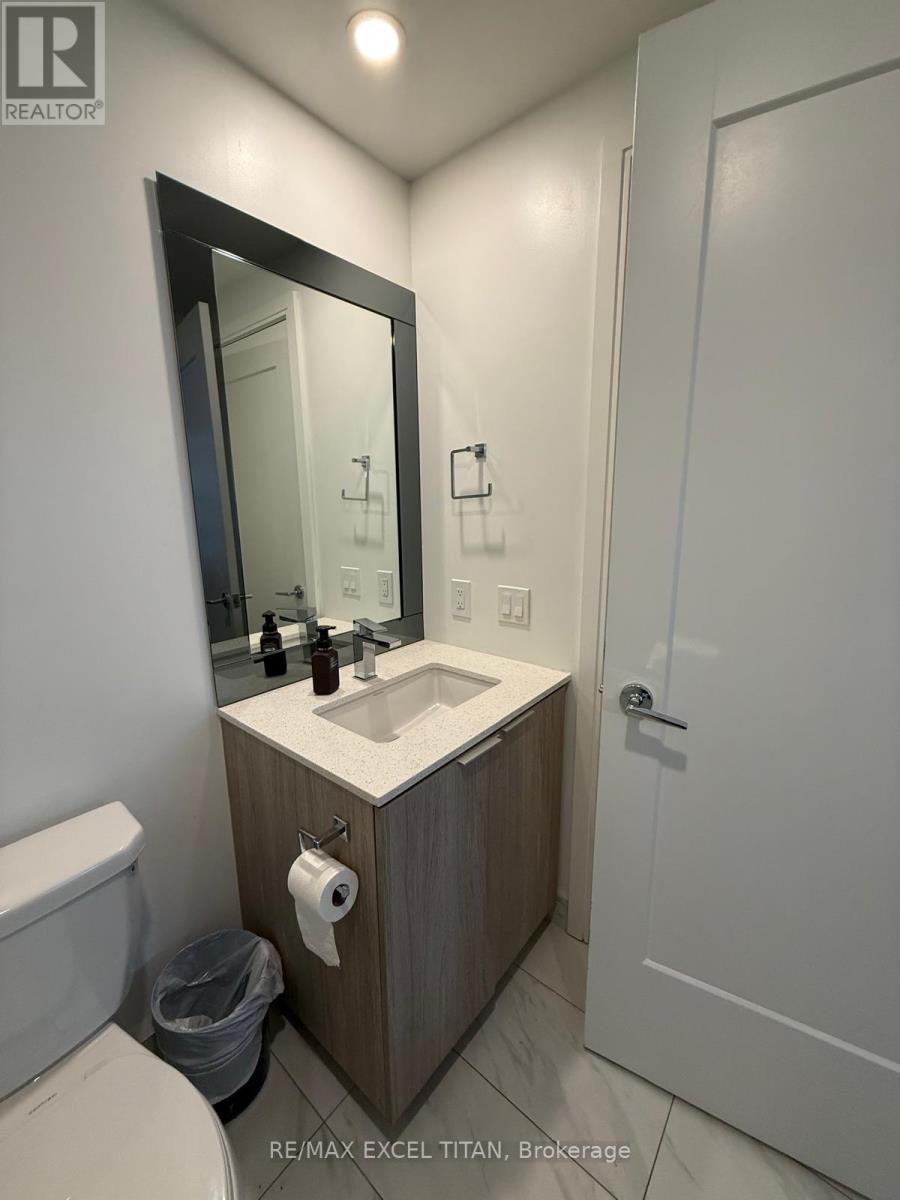 906 - 65 Annie Craig Drive, Toronto, ON - Indoor Photo Showing Bathroom