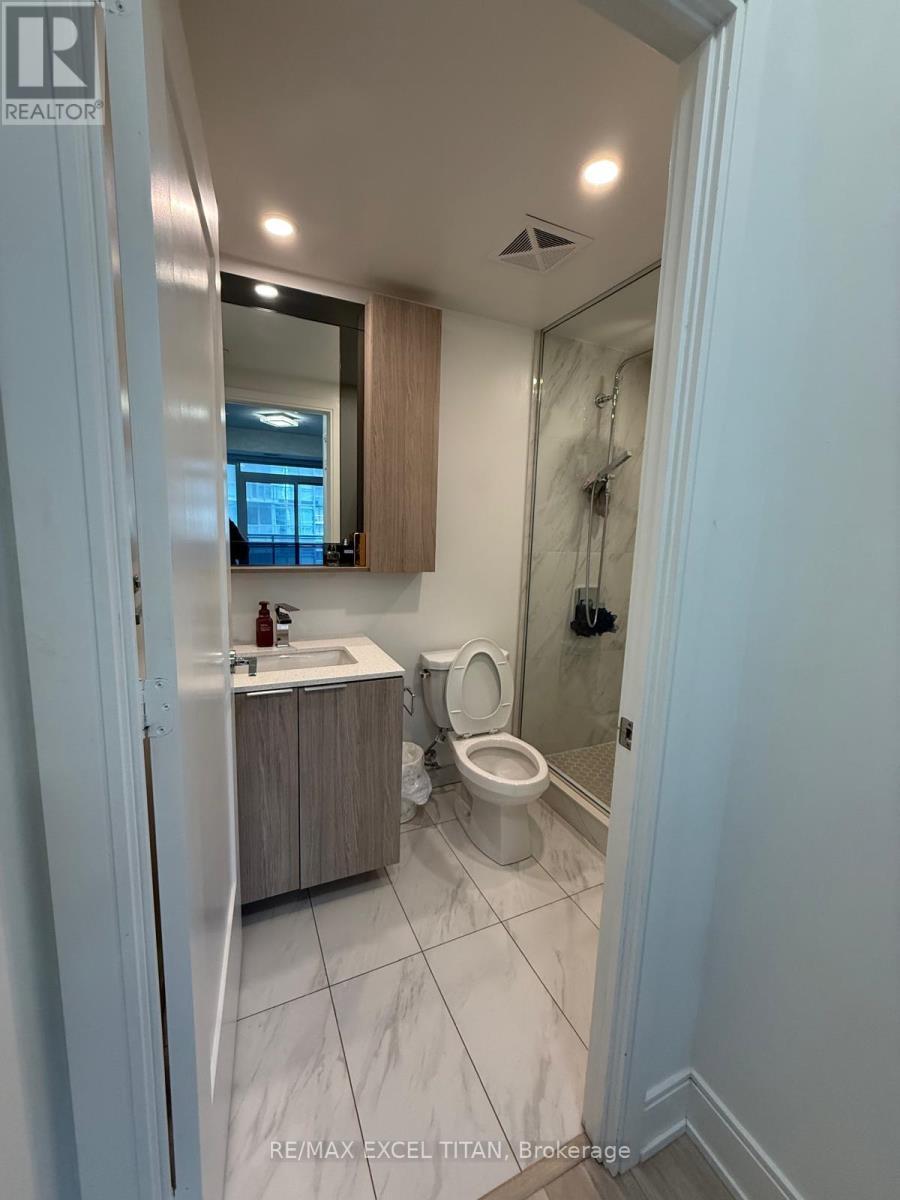 906 - 65 Annie Craig Drive, Toronto, ON - Indoor Photo Showing Bathroom