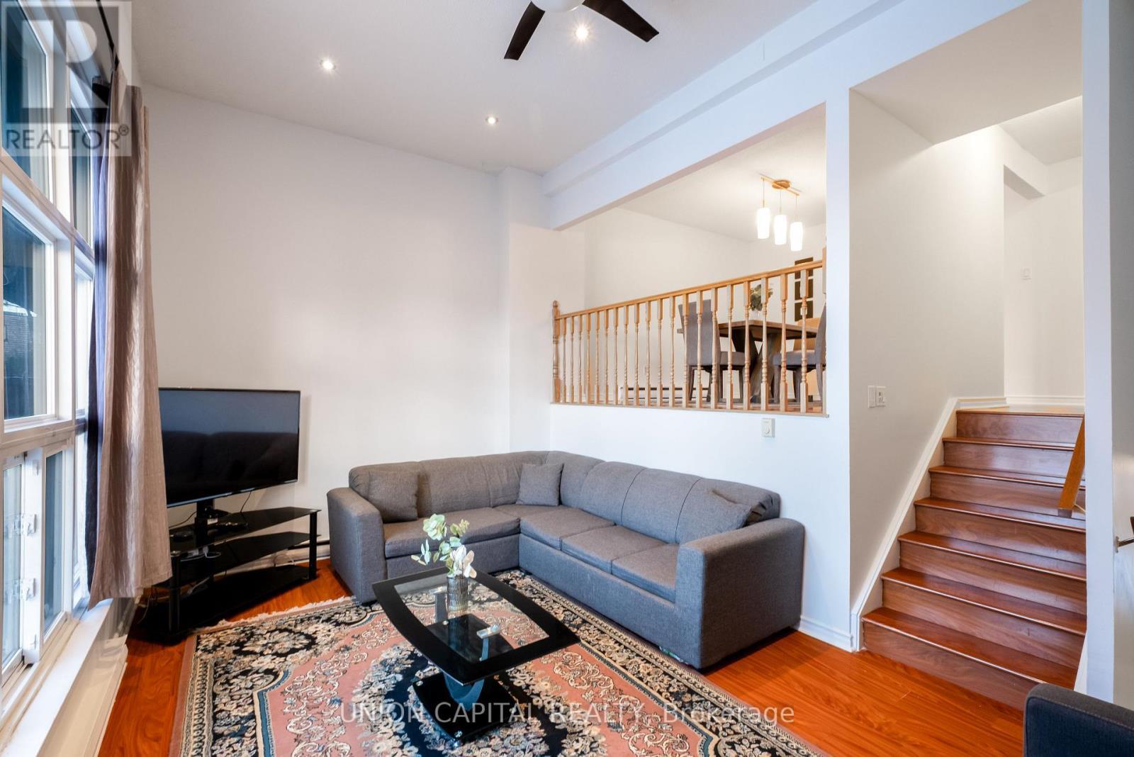 9 Briar Path, Brampton, ON - Indoor Photo Showing Living Room