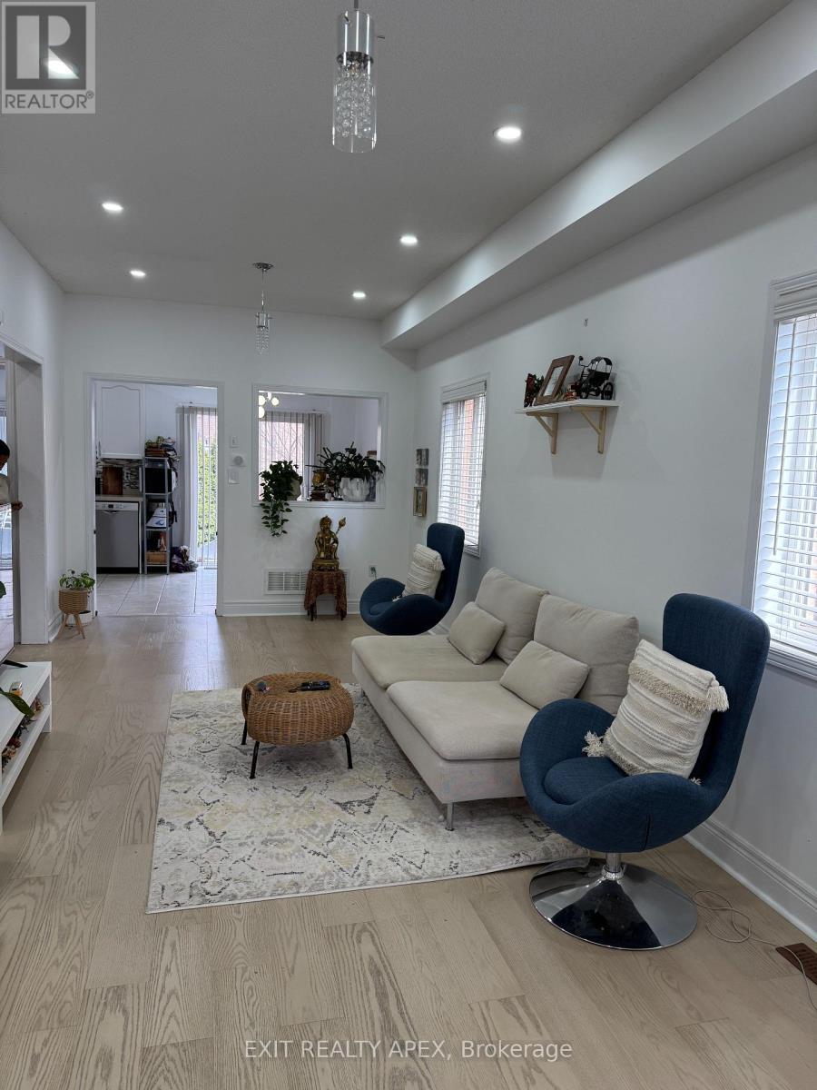 78 Fandago Drive, Brampton, ON - Indoor Photo Showing Living Room
