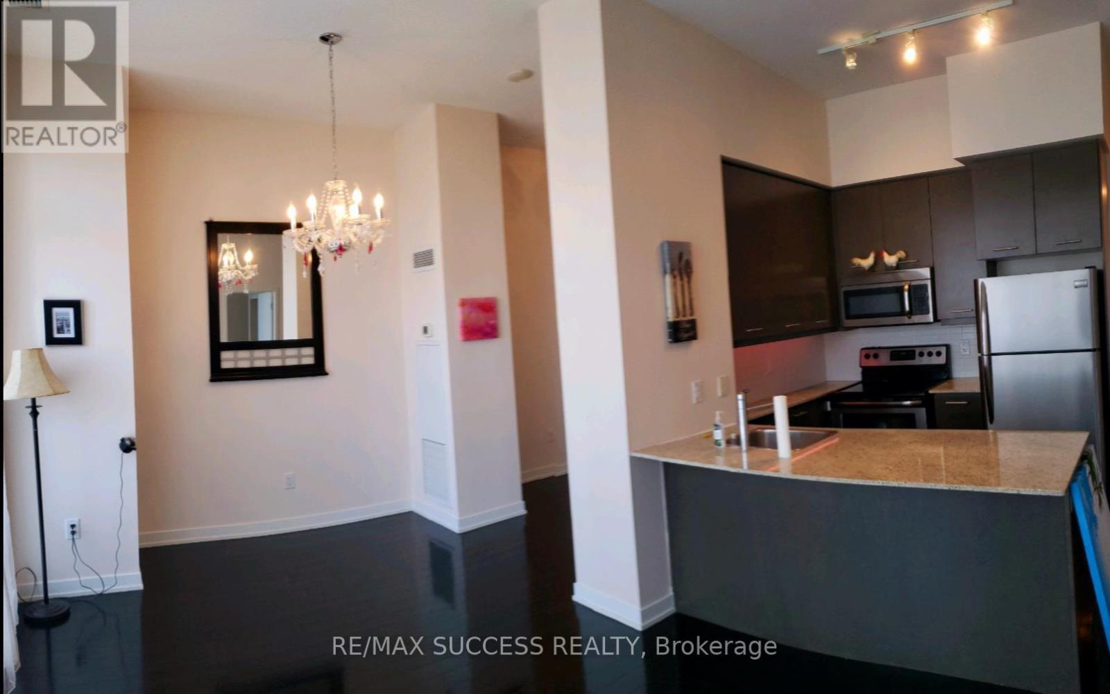 408 - 365 Prince Of Wales Drive, Mississauga, ON - Indoor Photo Showing Kitchen