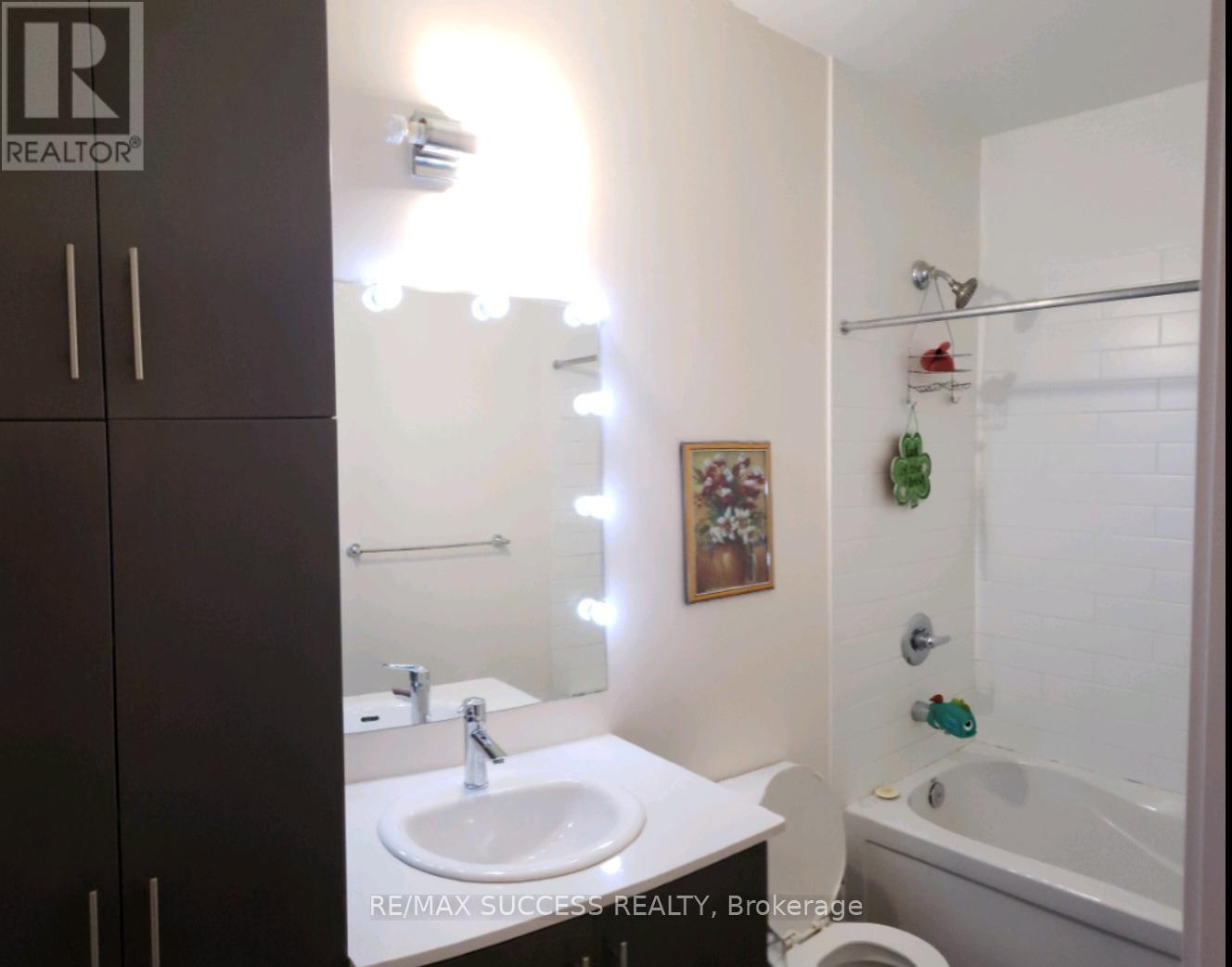 408 - 365 Prince Of Wales Drive, Mississauga, ON - Indoor Photo Showing Bathroom