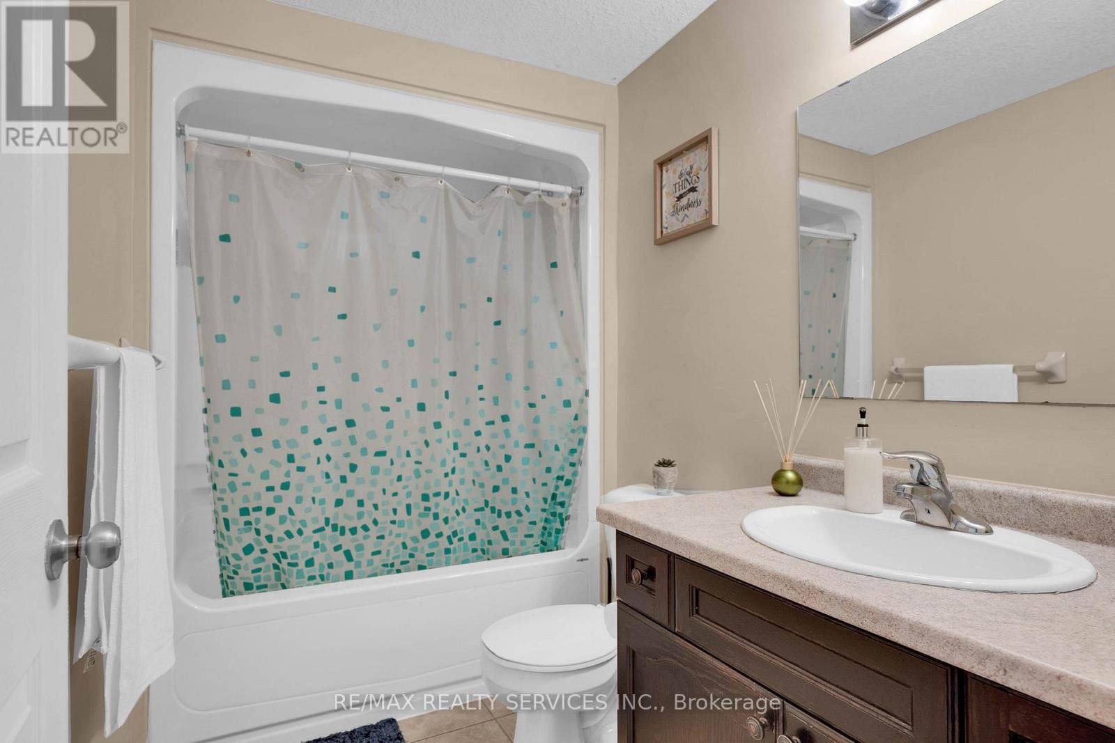 36 Fallowfield Drive, Kitchener, ON - Indoor Photo Showing Bathroom
