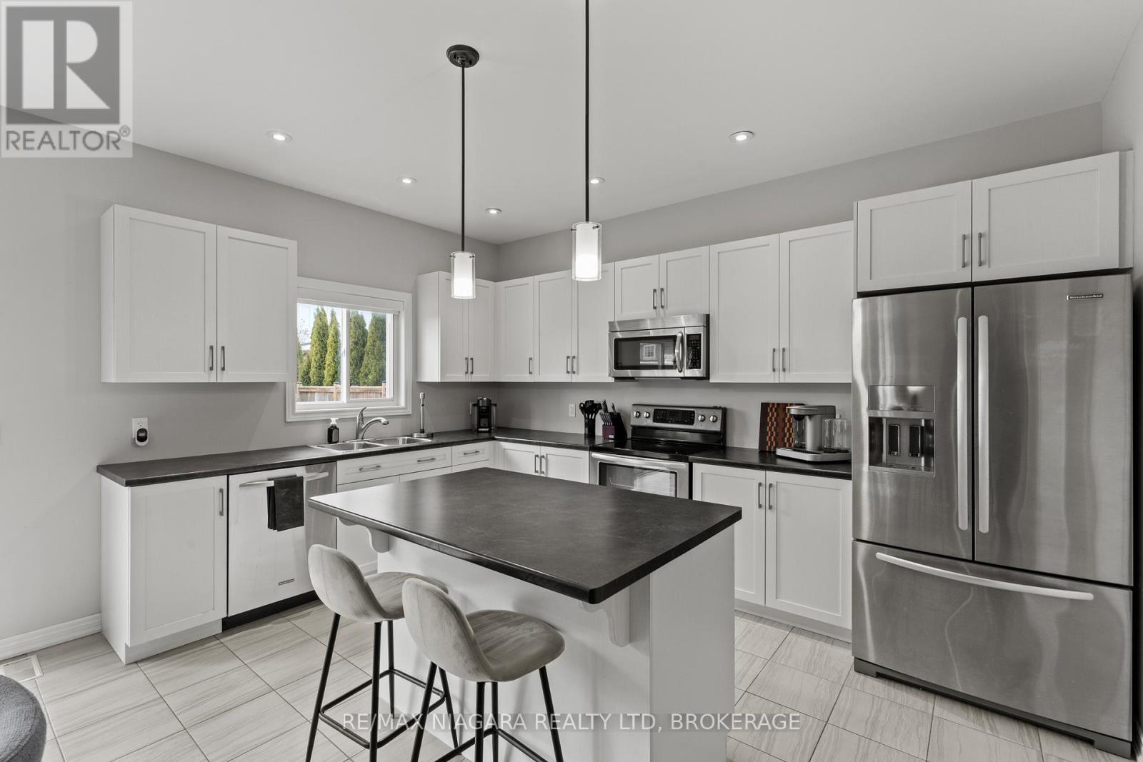 3 Summerhayes Drive, Niagara-On-The-Lake (Virgil), ON - Indoor Photo Showing Kitchen