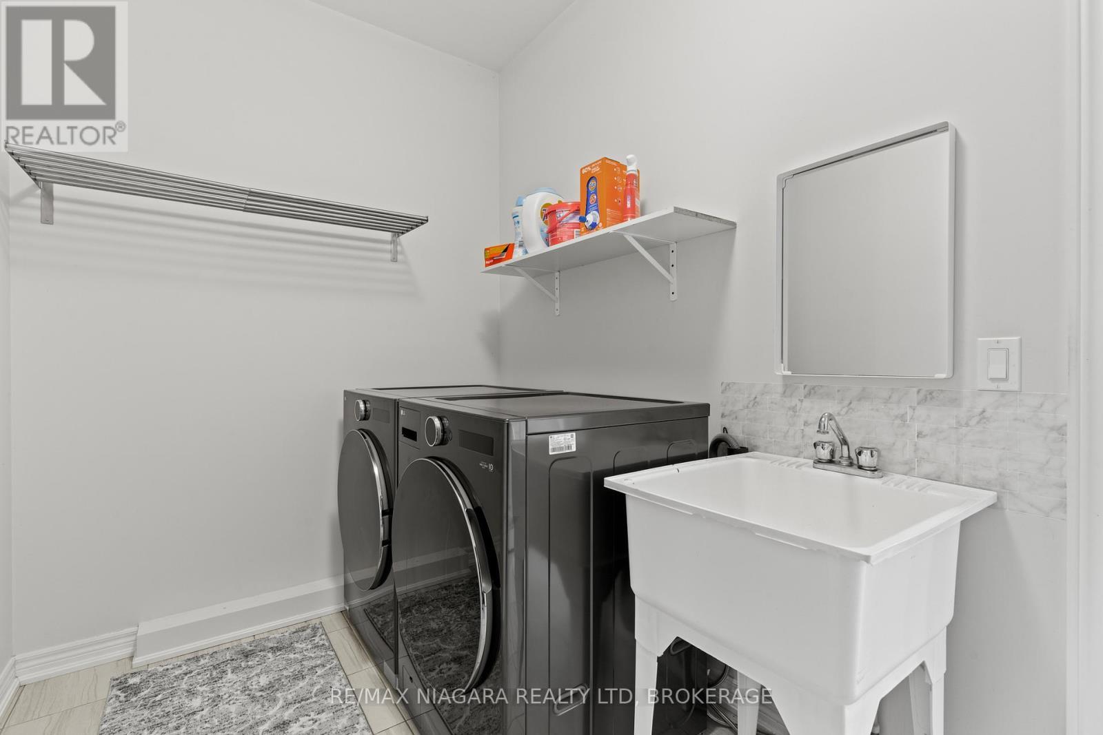 3 Summerhayes Drive, Niagara-On-The-Lake (Virgil), ON - Indoor Photo Showing Laundry Room