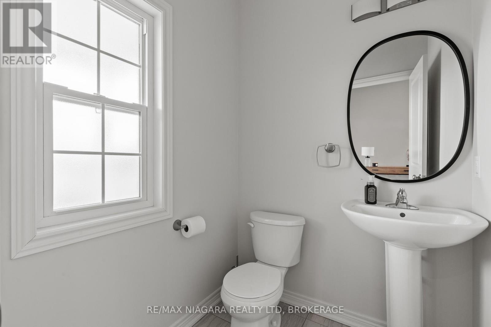 3 Summerhayes Drive, Niagara-On-The-Lake (Virgil), ON - Indoor Photo Showing Bathroom