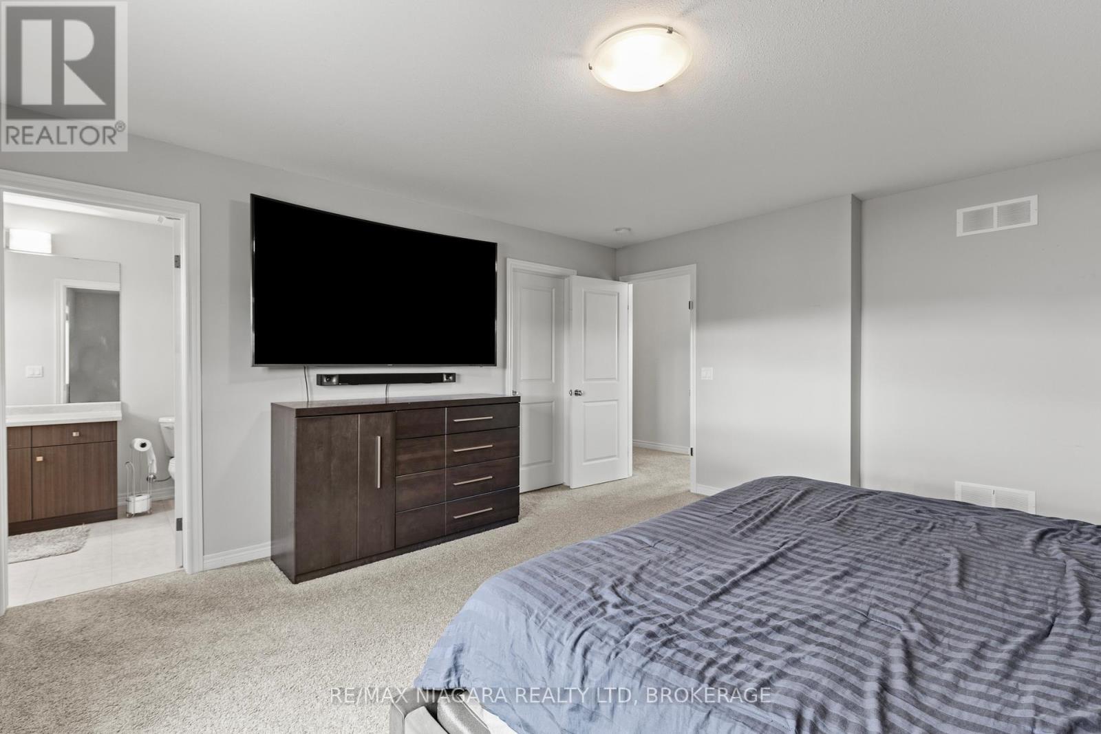 3 Summerhayes Drive, Niagara-On-The-Lake (Virgil), ON - Indoor Photo Showing Bedroom