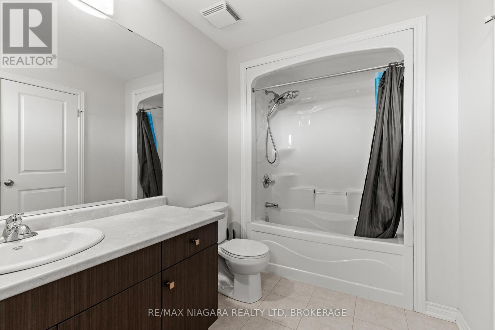 3 Summerhayes Drive, Niagara-On-The-Lake (Virgil), ON - Indoor Photo Showing Bathroom