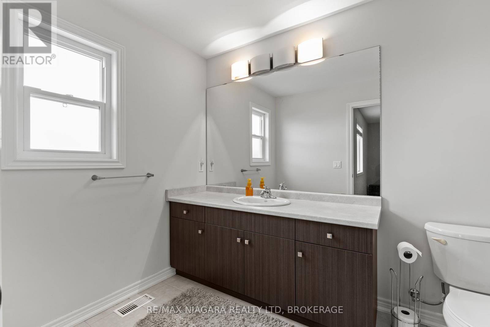3 Summerhayes Drive, Niagara-On-The-Lake (Virgil), ON - Indoor Photo Showing Bathroom