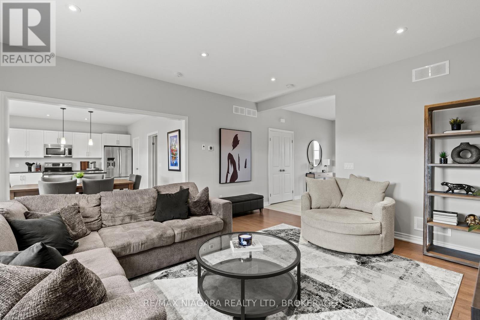 3 Summerhayes Drive, Niagara-On-The-Lake (Virgil), ON - Indoor Photo Showing Living Room