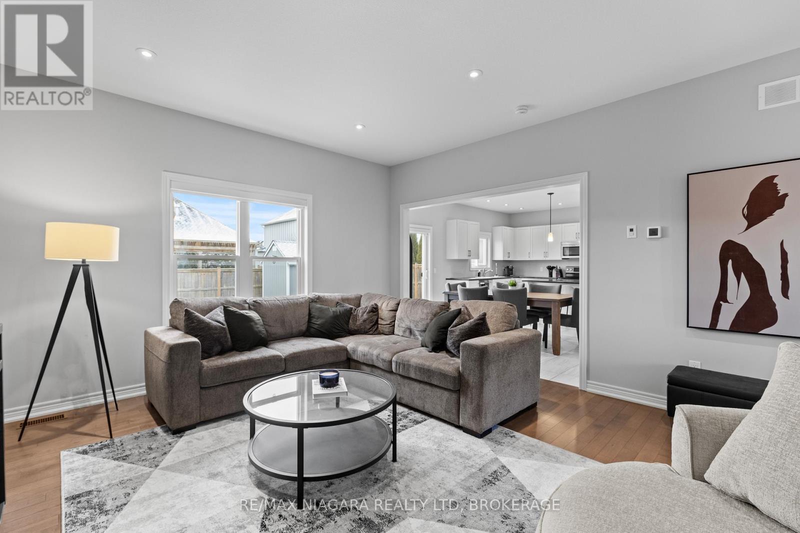 3 Summerhayes Drive, Niagara-On-The-Lake (Virgil), ON - Indoor Photo Showing Living Room
