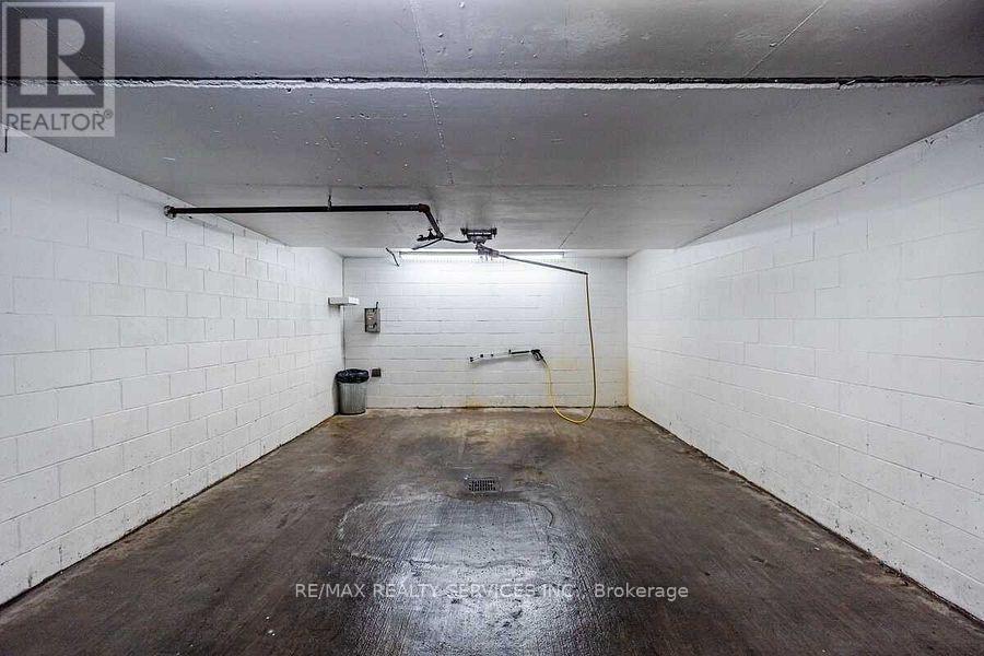 508 - 10 Dayspring Circle, Brampton, ON - Indoor Photo Showing Garage
