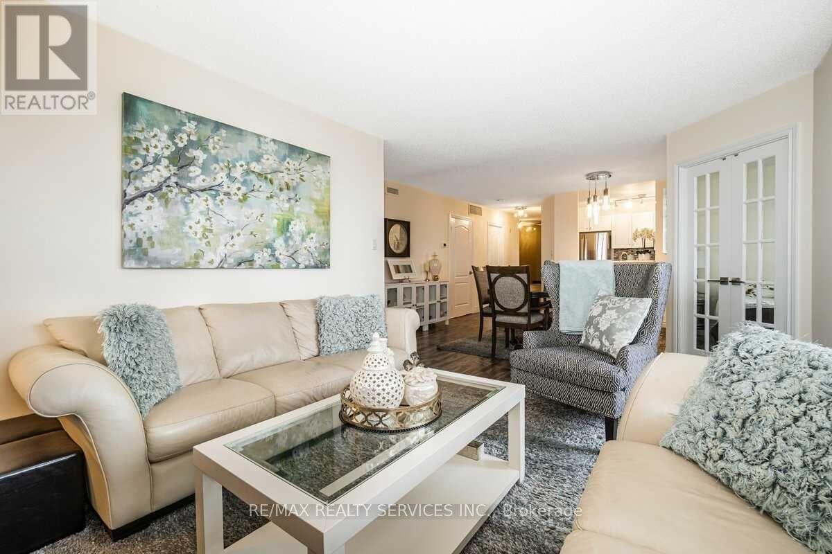 508 - 10 Dayspring Circle, Brampton, ON - Indoor Photo Showing Living Room