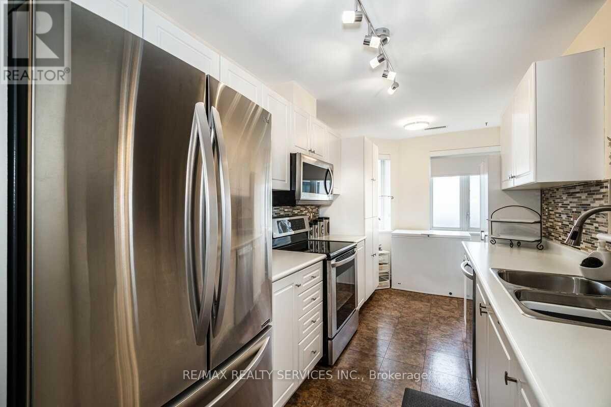 508 - 10 Dayspring Circle, Brampton, ON - Indoor Photo Showing Kitchen With Double Sink