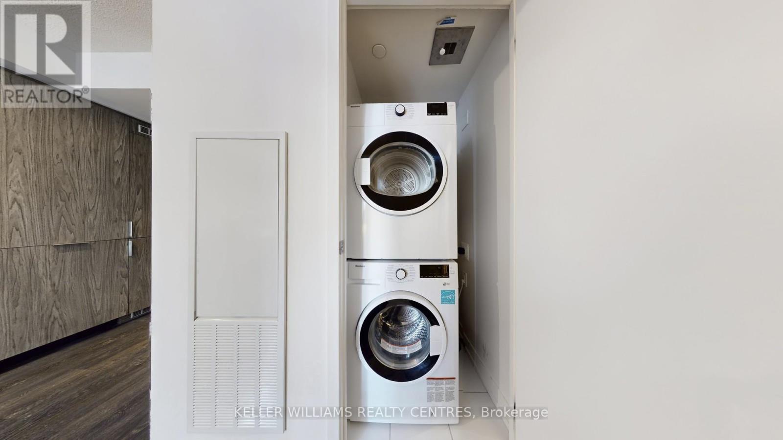 ensuite laundry - 2510 - 60 Shuter Street, Toronto, ON - Indoor Photo Showing Laundry Room