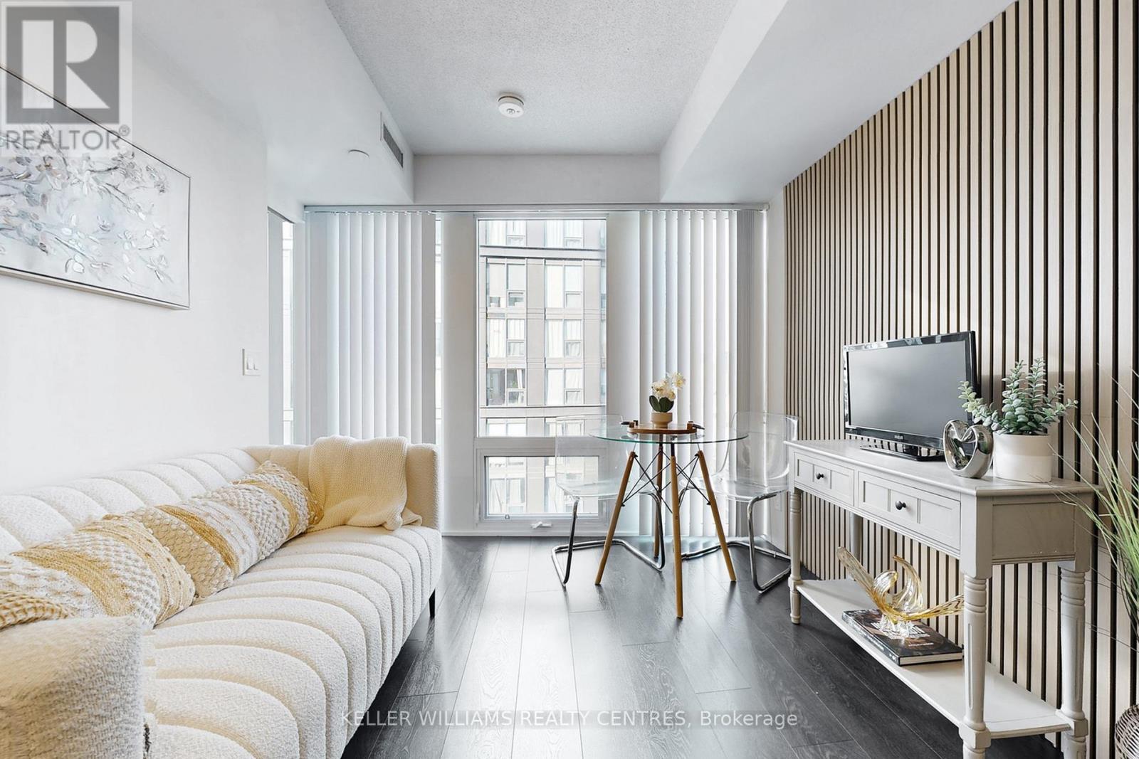 2510 - 60 Shuter Street, Toronto, ON - Indoor