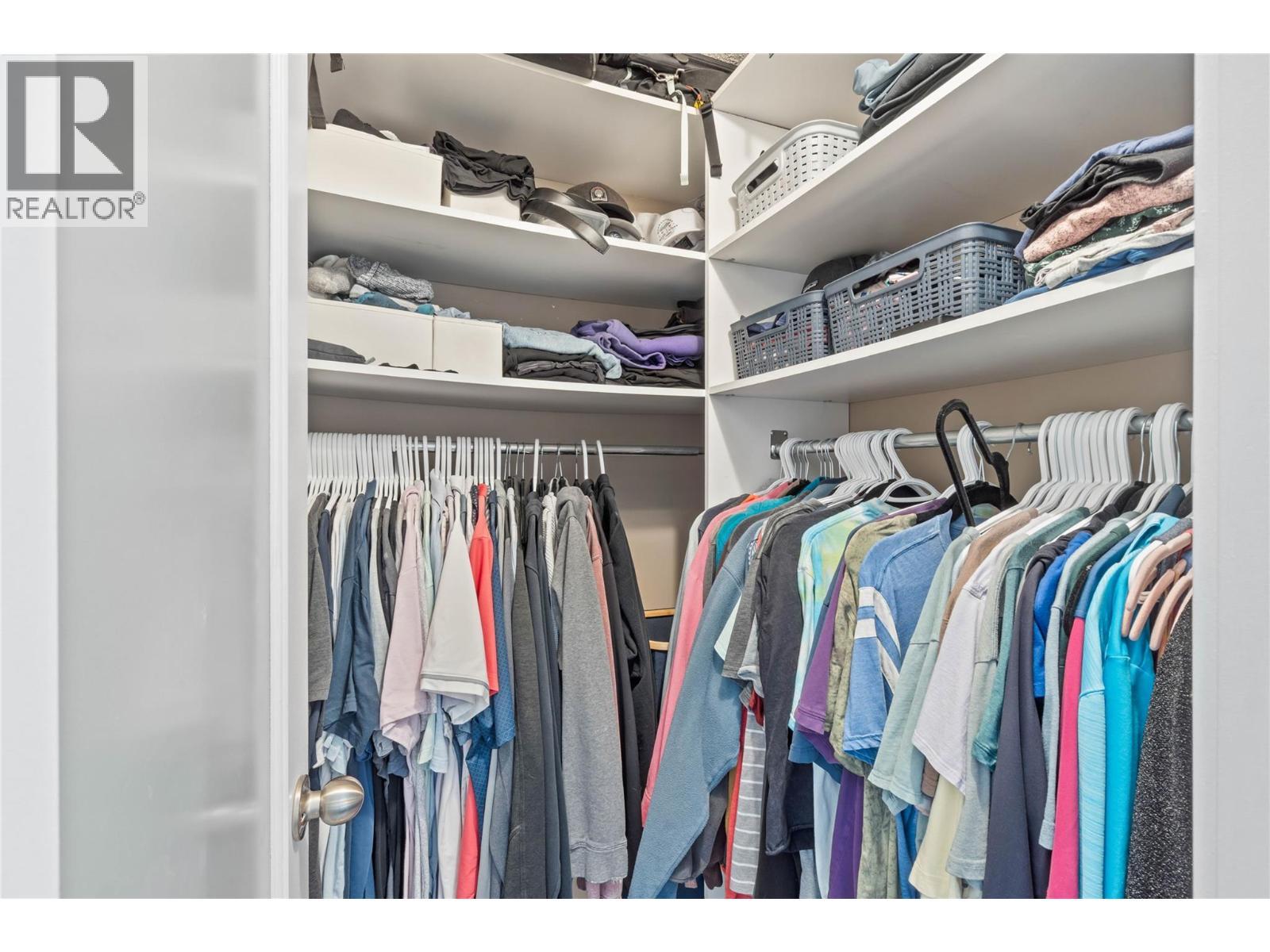 908 Gleneagles Drive, Kamloops, BC - Indoor With Storage