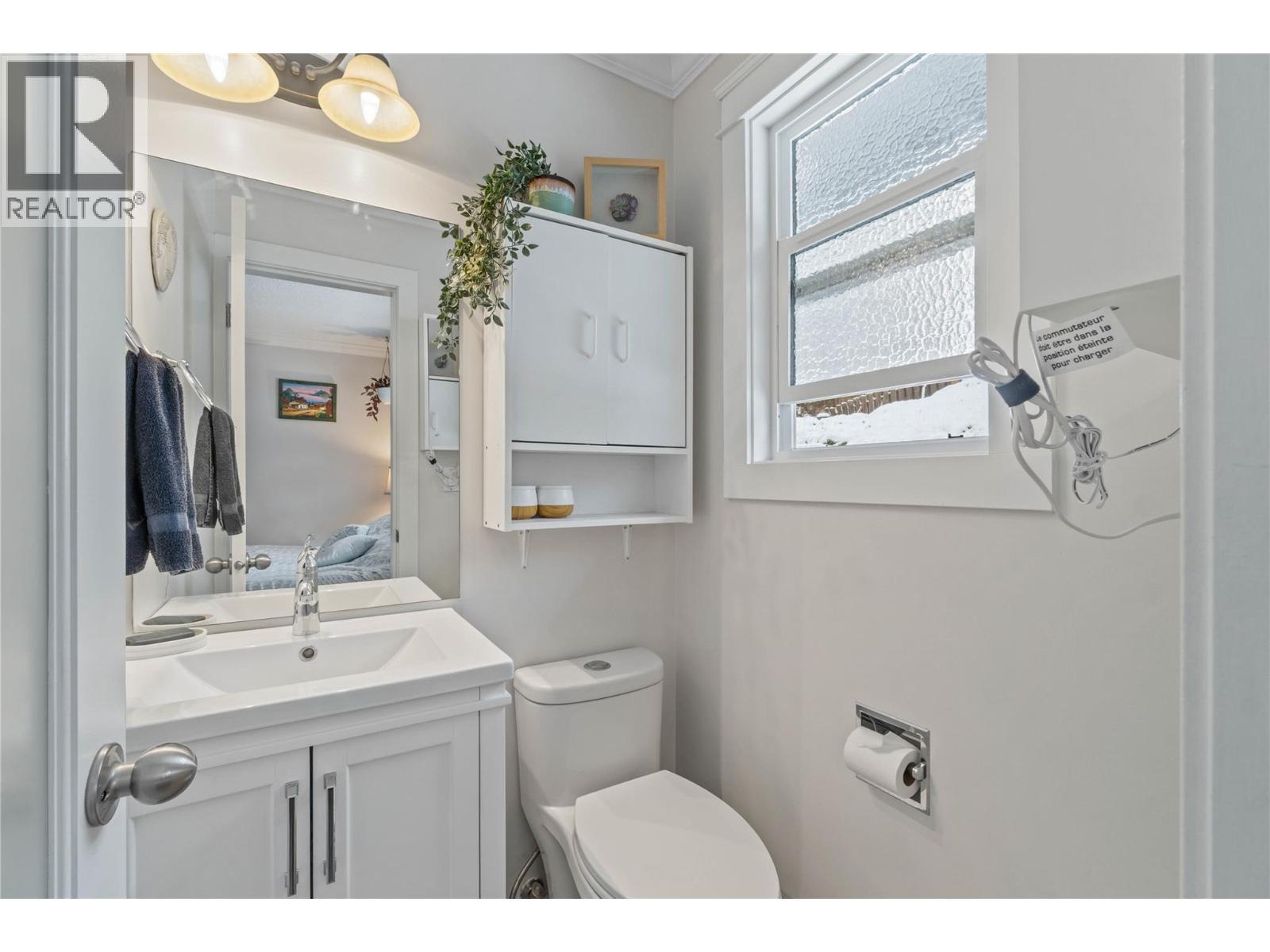 908 Gleneagles Drive, Kamloops, BC - Indoor Photo Showing Bathroom