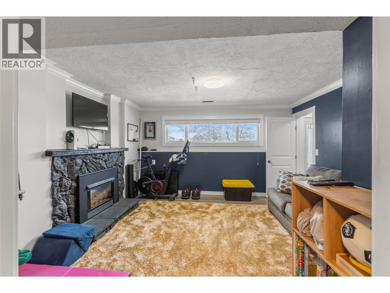 908 Gleneagles Drive, Kamloops, BC - Indoor With Fireplace