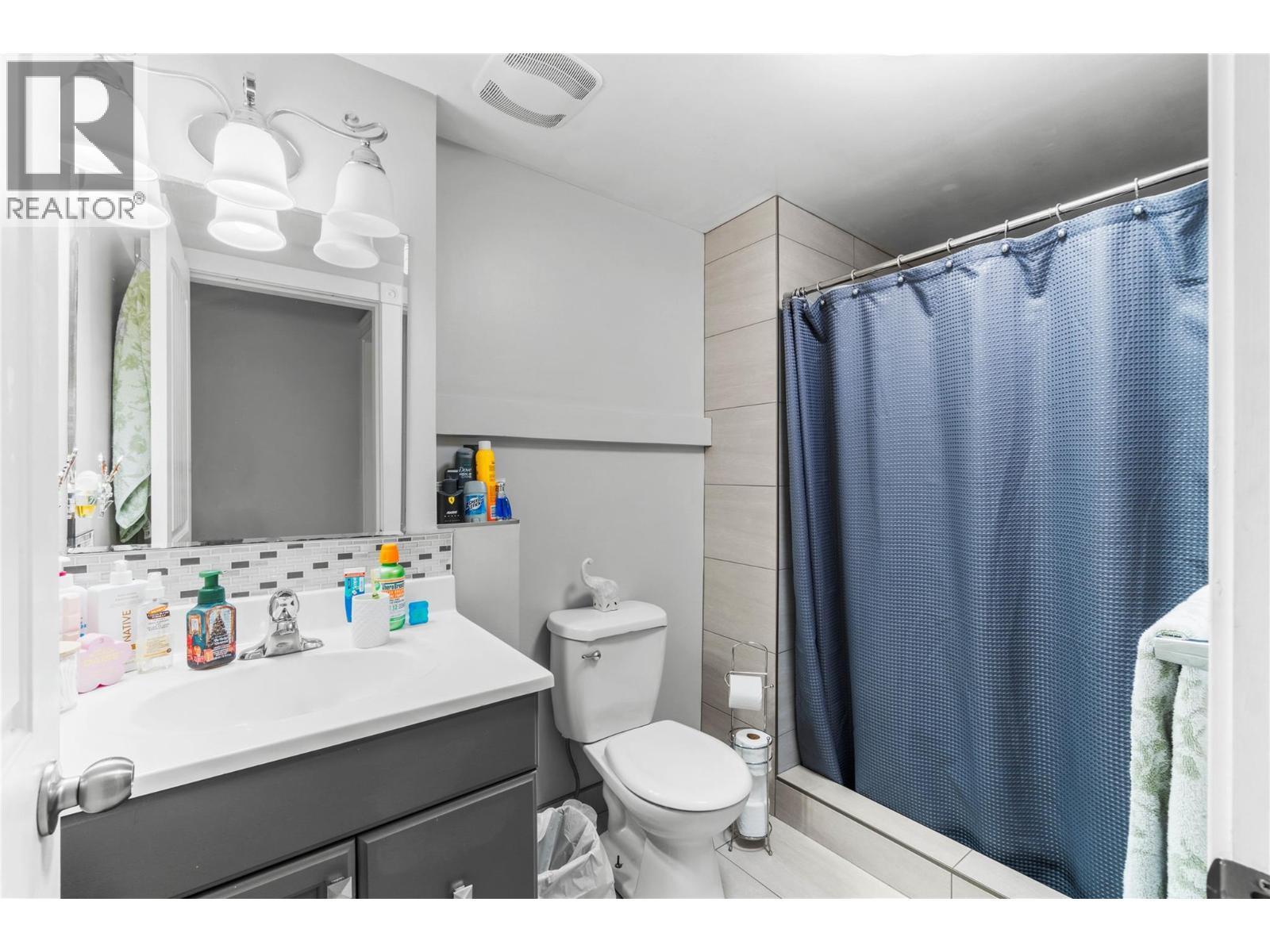 908 Gleneagles Drive, Kamloops, BC - Indoor Photo Showing Bathroom
