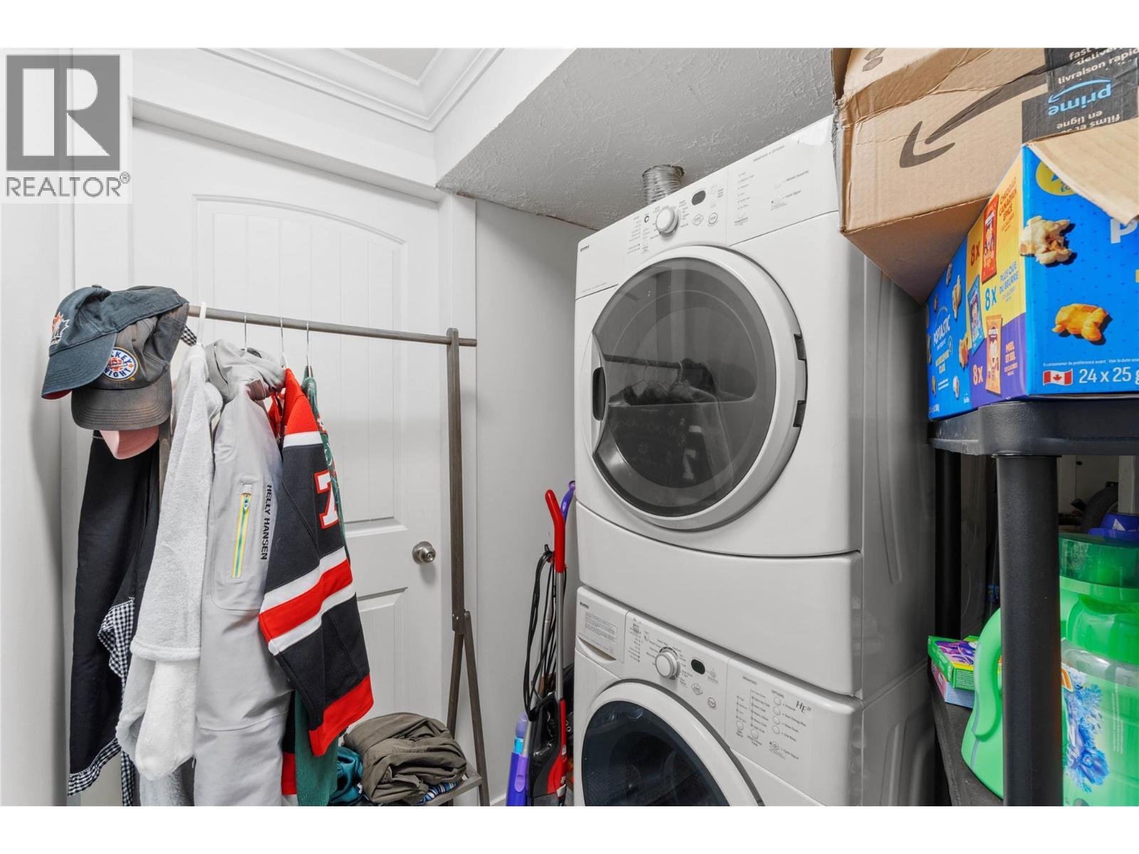 908 Gleneagles Drive, Kamloops, BC - Indoor Photo Showing Laundry Room
