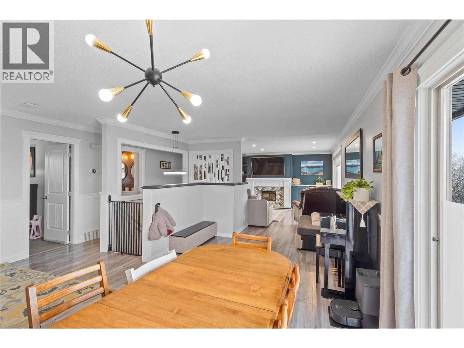 908 Gleneagles Drive, Kamloops, BC - Indoor Photo Showing Dining Room