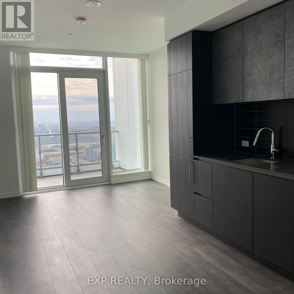 Ph07 - 1000 Portage Parkway, Vaughan, ON - Indoor