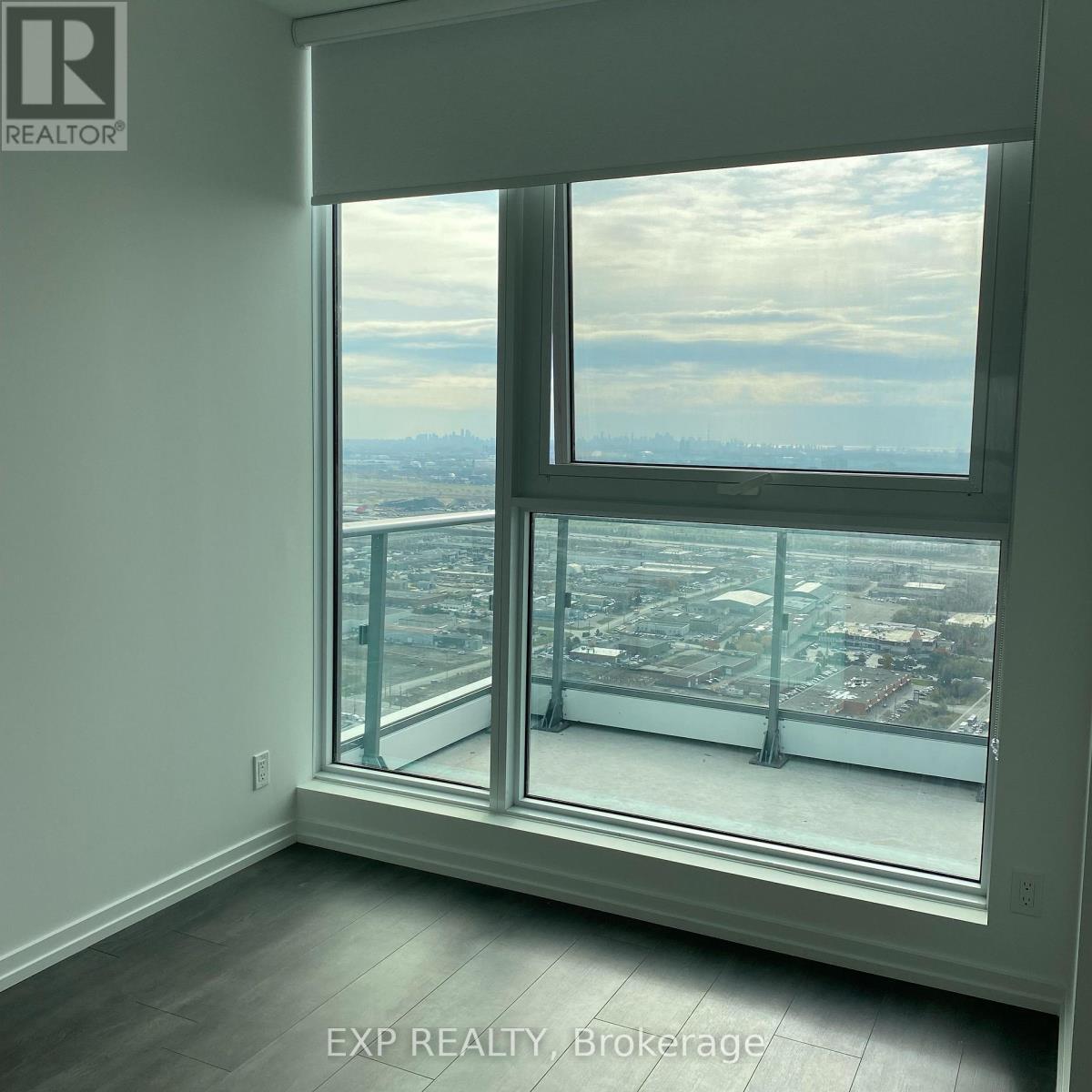 Ph07 - 1000 Portage Parkway, Vaughan, ON - Indoor Photo Showing Other Room