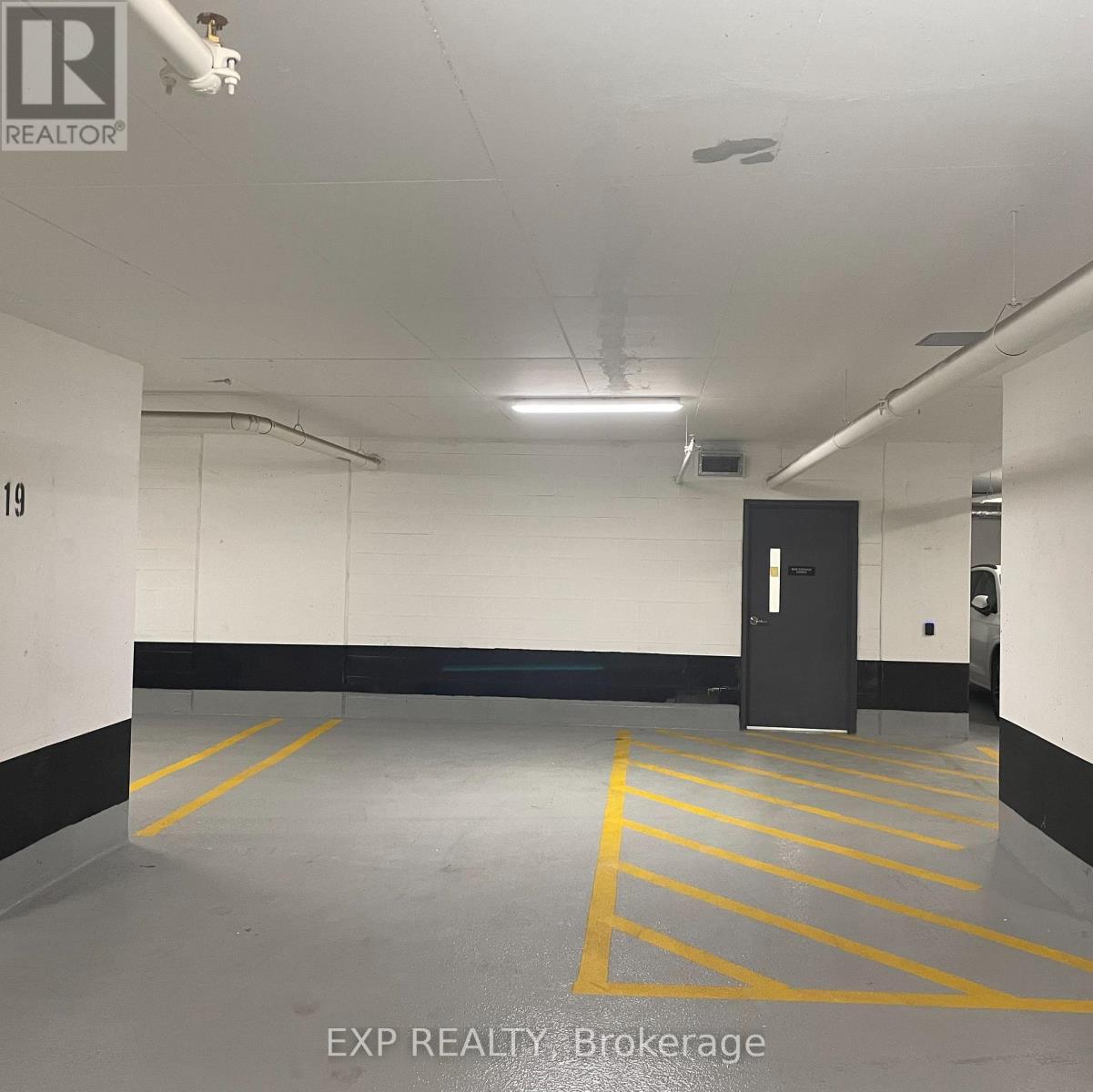 Ph07 - 1000 Portage Parkway, Vaughan, ON - Indoor Photo Showing Garage