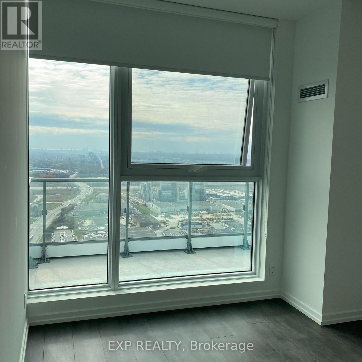 Ph07 - 1000 Portage Parkway, Vaughan, ON - Indoor Photo Showing Other Room