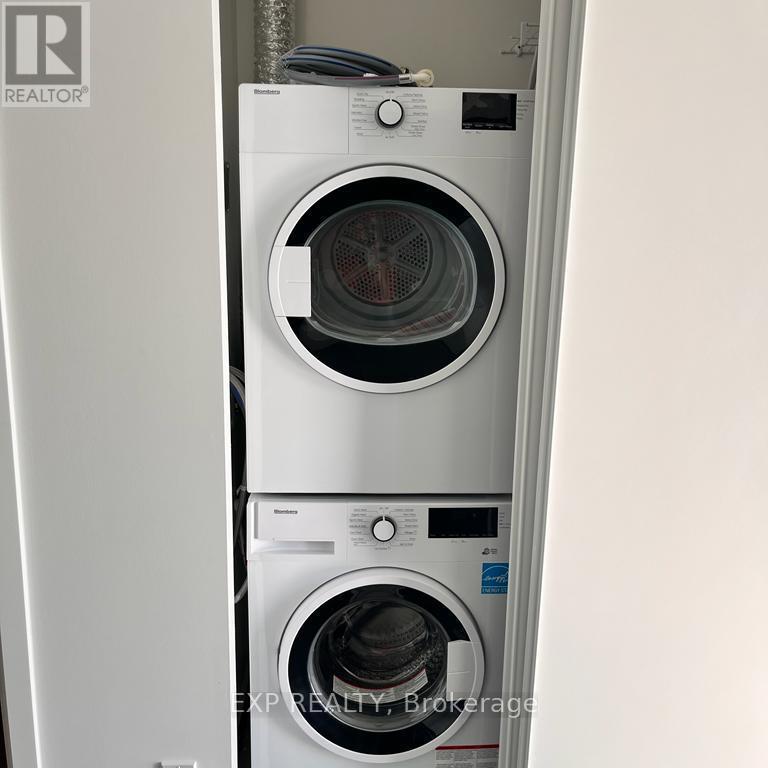 Ph07 - 1000 Portage Parkway, Vaughan, ON - Indoor Photo Showing Laundry Room