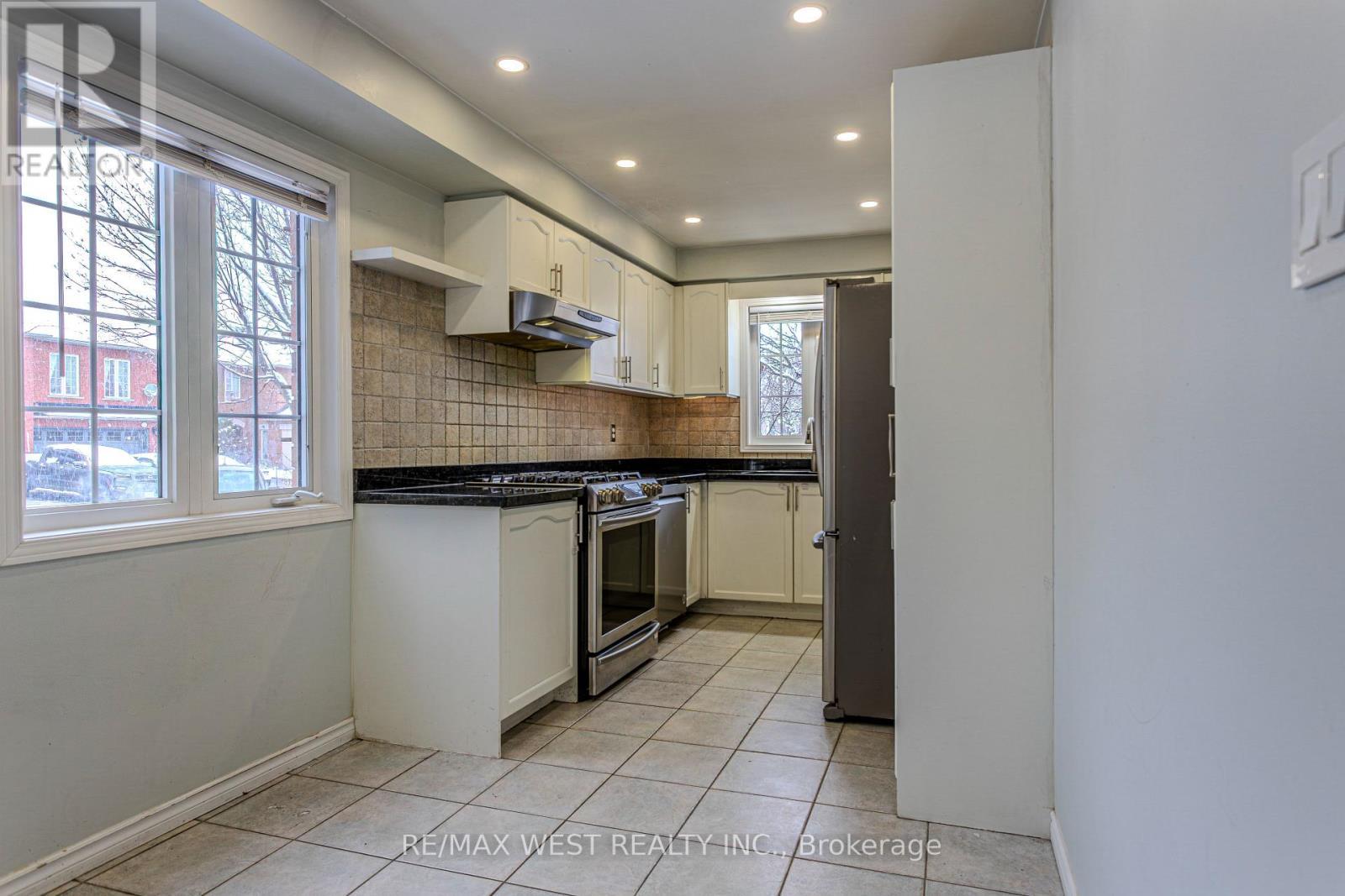 1508 Pinecliff Road, Oakville, ON - Indoor Photo Showing Kitchen