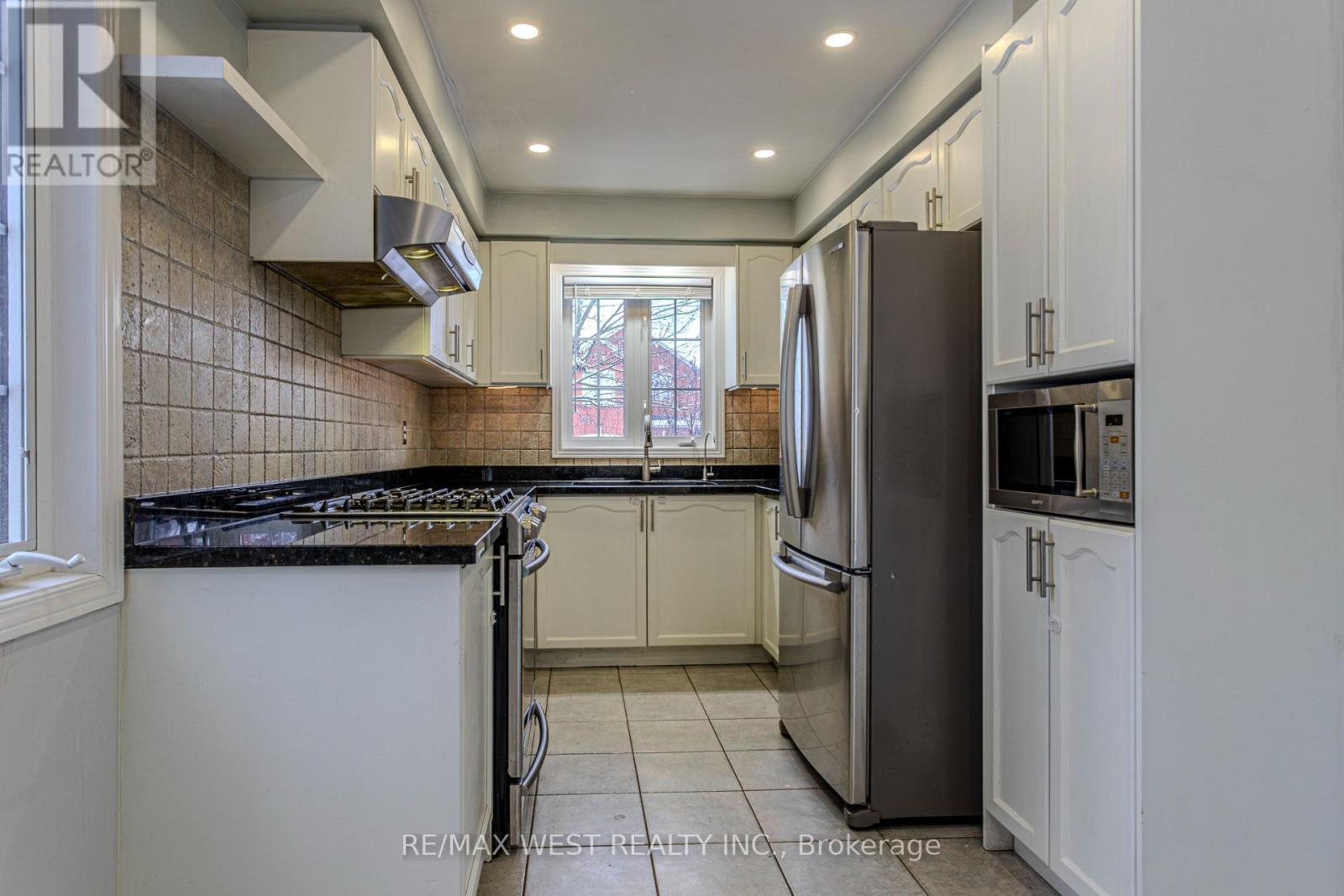 1508 Pinecliff Road, Oakville, ON - Indoor Photo Showing Kitchen