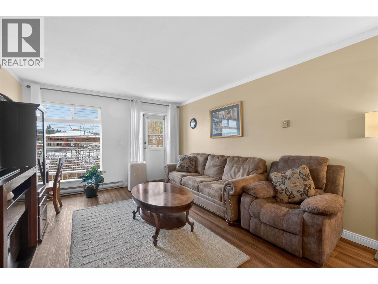 103 George Street Unit# 202, Enderby, BC - Indoor Photo Showing Living Room