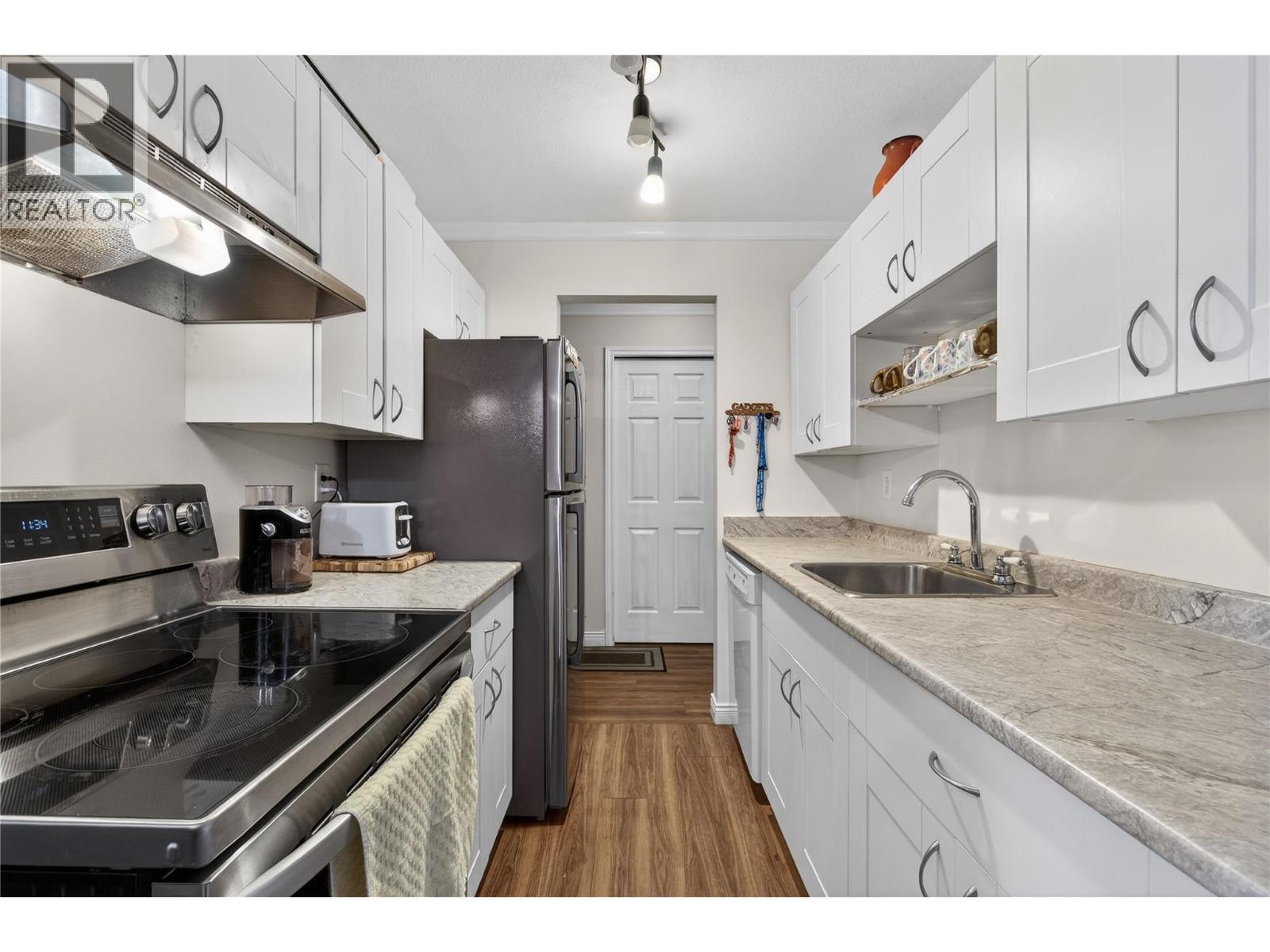 103 George Street Unit# 202, Enderby, BC - Indoor Photo Showing Kitchen