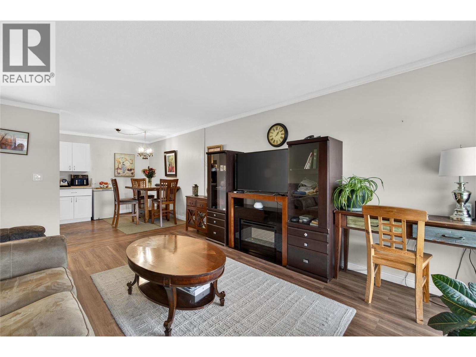 103 George Street Unit# 202, Enderby, BC - Indoor Photo Showing Living Room