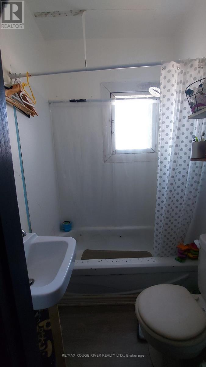 51 - 47 Lafayette Avenue, Peterborough (Town Ward 3), ON - Indoor Photo Showing Bathroom