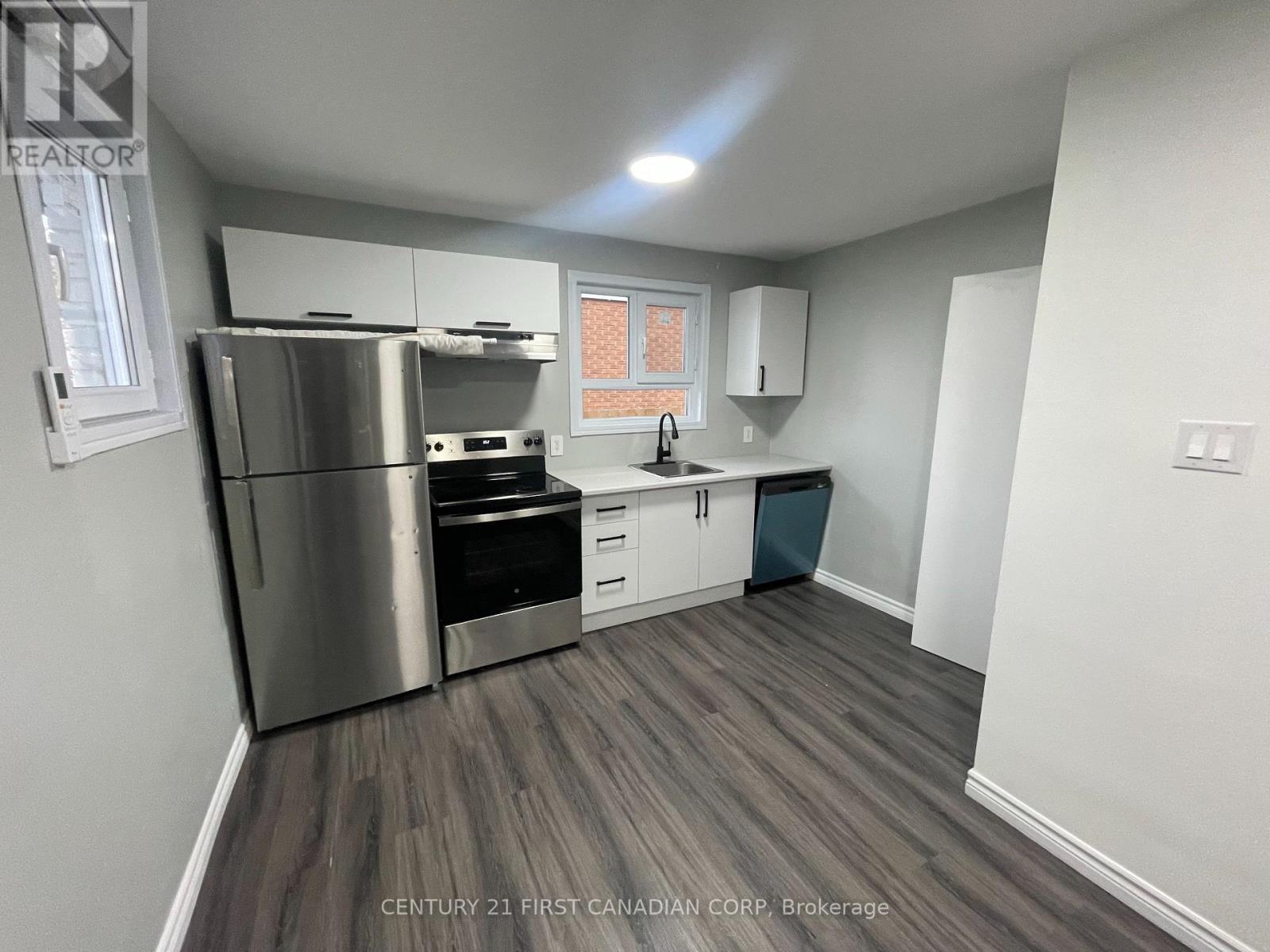 1 - 292 Simcoe Street, London East (East K), ON - Indoor Photo Showing Kitchen