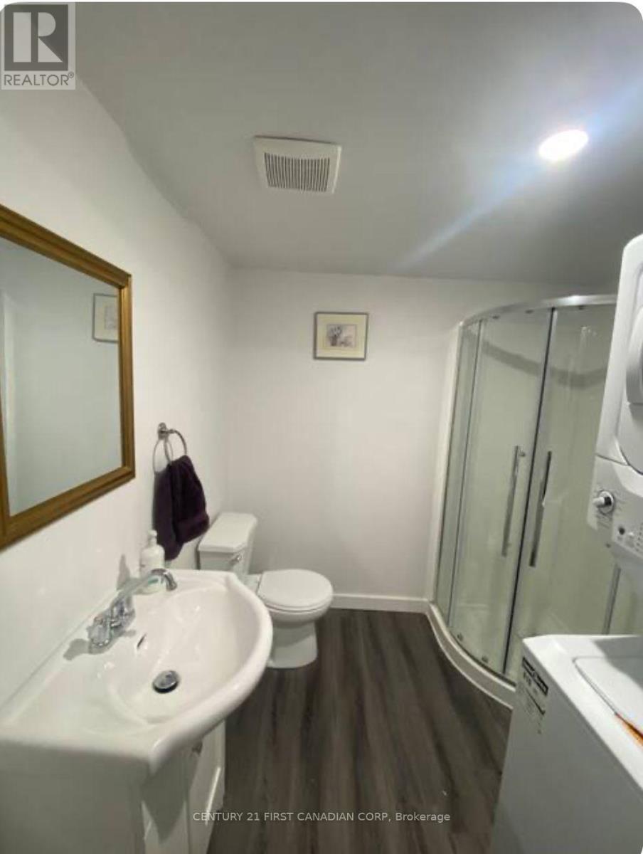 2 - 292 Simcoe Street, London East (East K), ON - Indoor Photo Showing Bathroom