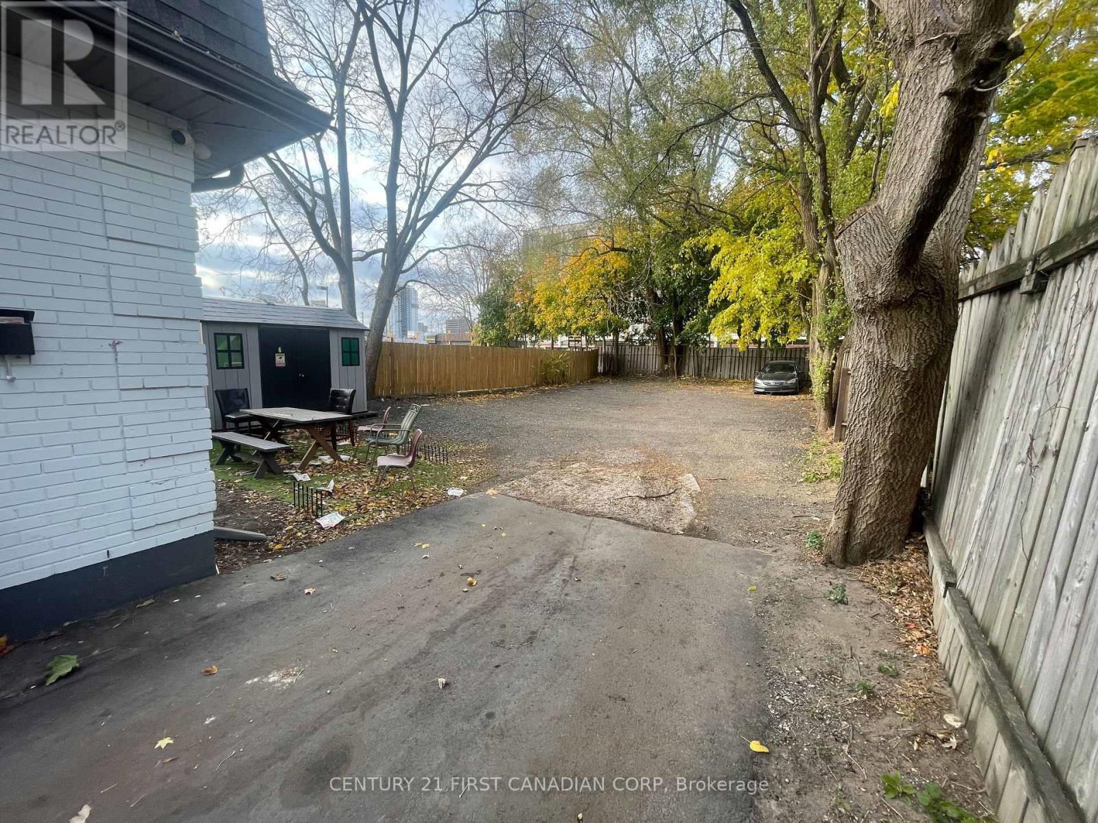 2 - 292 Simcoe Street, London East (East K), ON - Outdoor