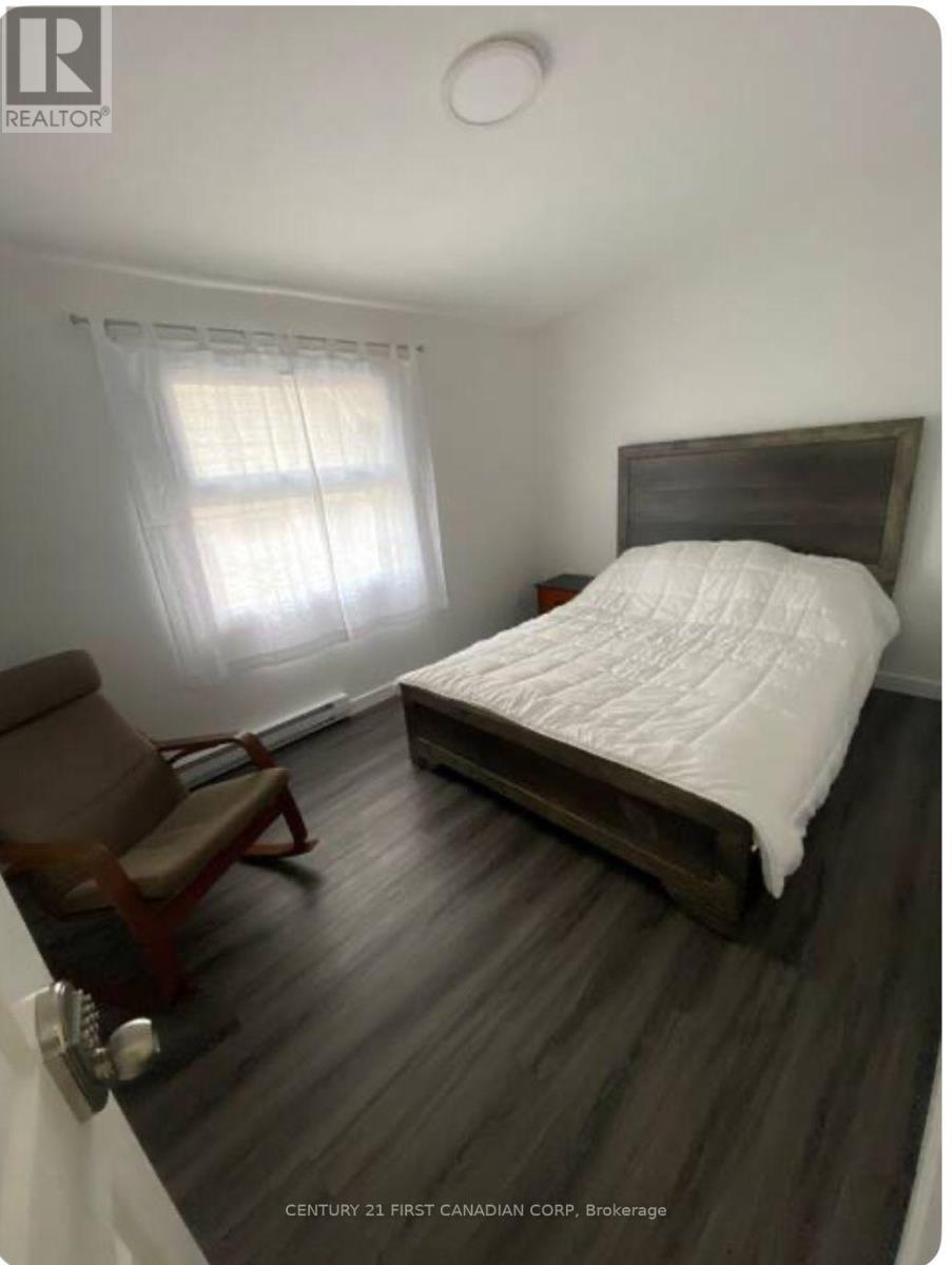 2 - 292 Simcoe Street, London East (East K), ON - Indoor Photo Showing Bedroom