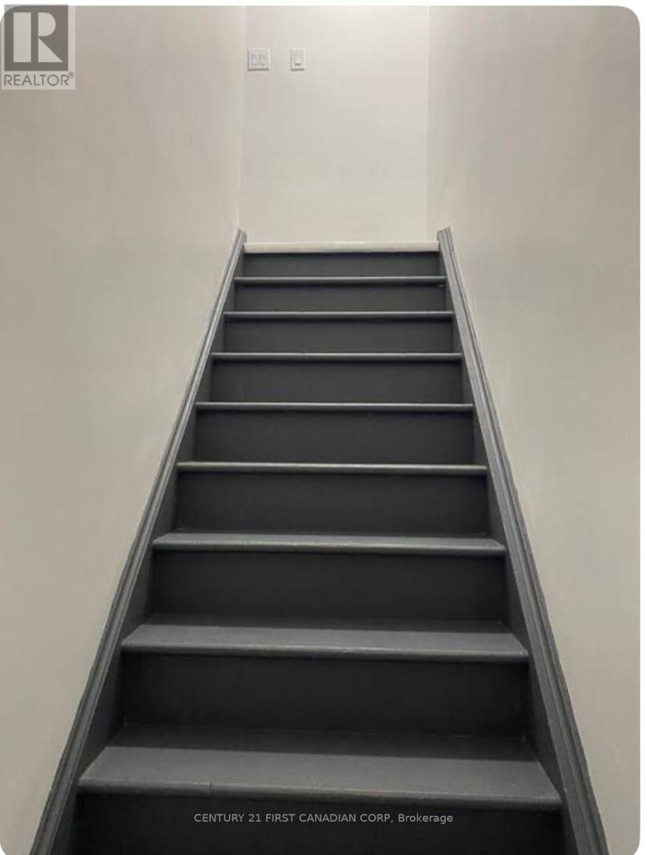 2 - 292 Simcoe Street, London East (East K), ON - Indoor Photo Showing Other Room