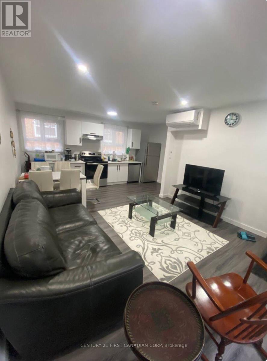 2 - 292 Simcoe Street, London East (East K), ON - Indoor