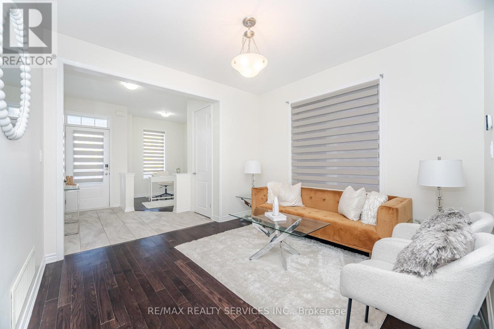 17 Averill Road, Brampton, ON - Indoor Photo Showing Living Room